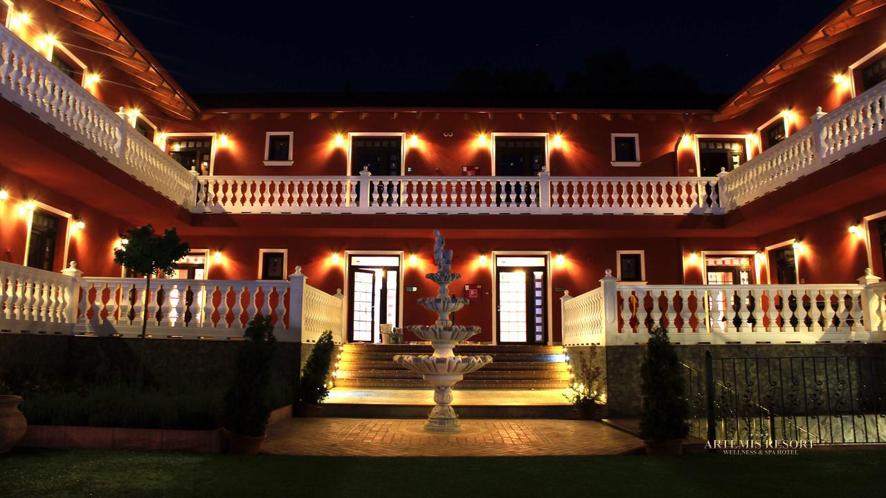 Artemis Resort Wellness Hotel Sturovo Exterior photo