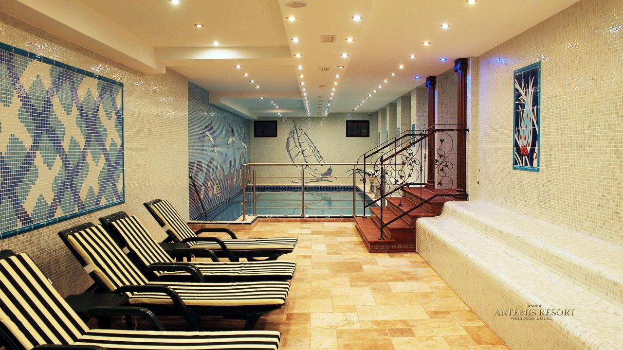 Artemis Resort Wellness Hotel Sturovo Exterior photo