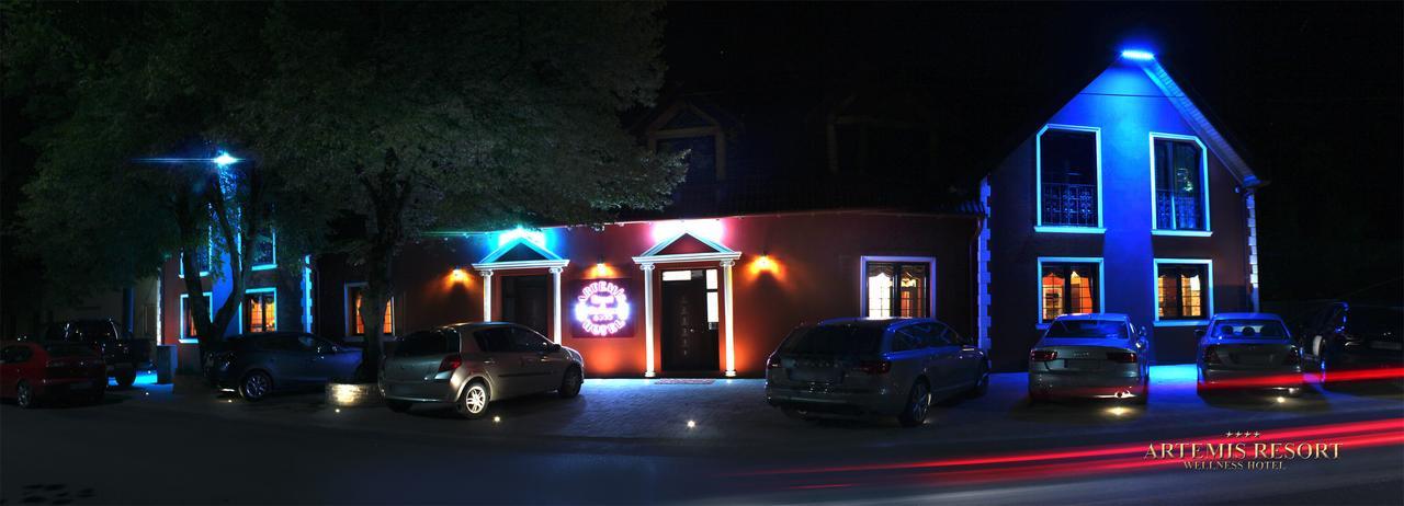 Artemis Resort Wellness Hotel Sturovo Exterior photo